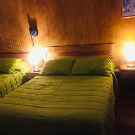 פואנטה ארנס Hostal Chalet Las Violetas מראה חיצוני תמונה