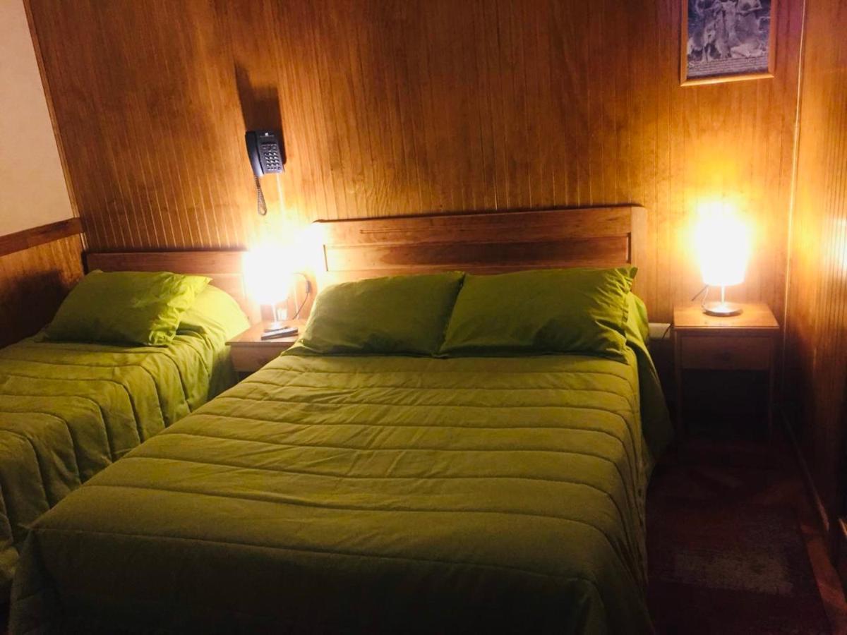 פואנטה ארנס Hostal Chalet Las Violetas מראה חיצוני תמונה