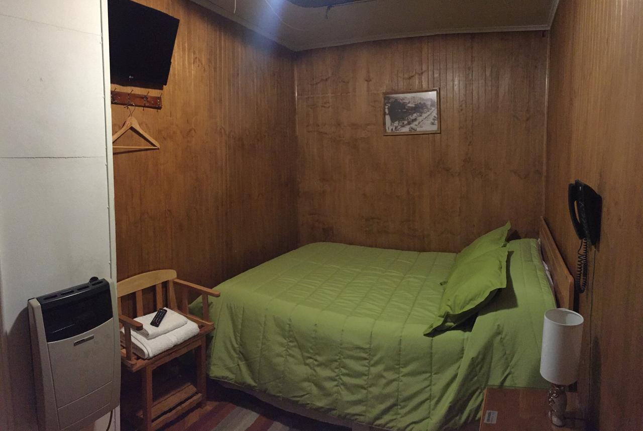 פואנטה ארנס Hostal Chalet Las Violetas מראה חיצוני תמונה