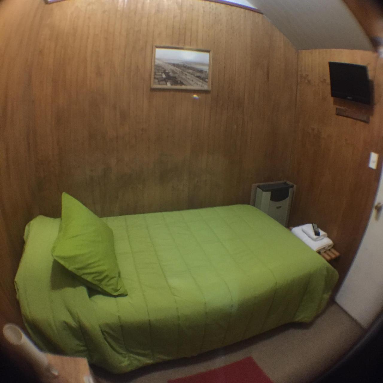פואנטה ארנס Hostal Chalet Las Violetas מראה חיצוני תמונה
