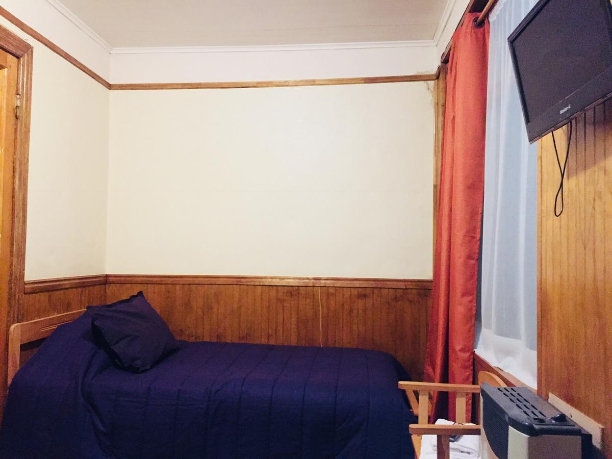 פואנטה ארנס Hostal Chalet Las Violetas מראה חיצוני תמונה