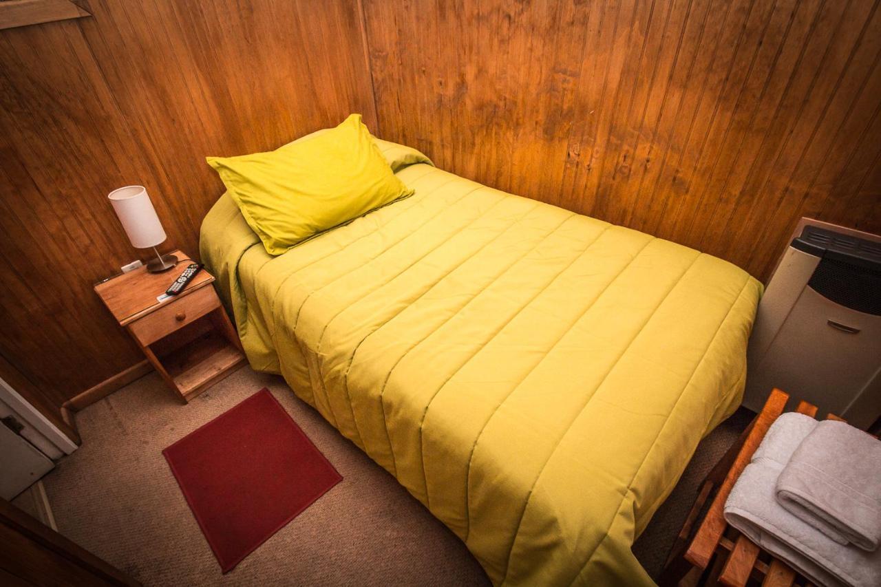 פואנטה ארנס Hostal Chalet Las Violetas מראה חיצוני תמונה