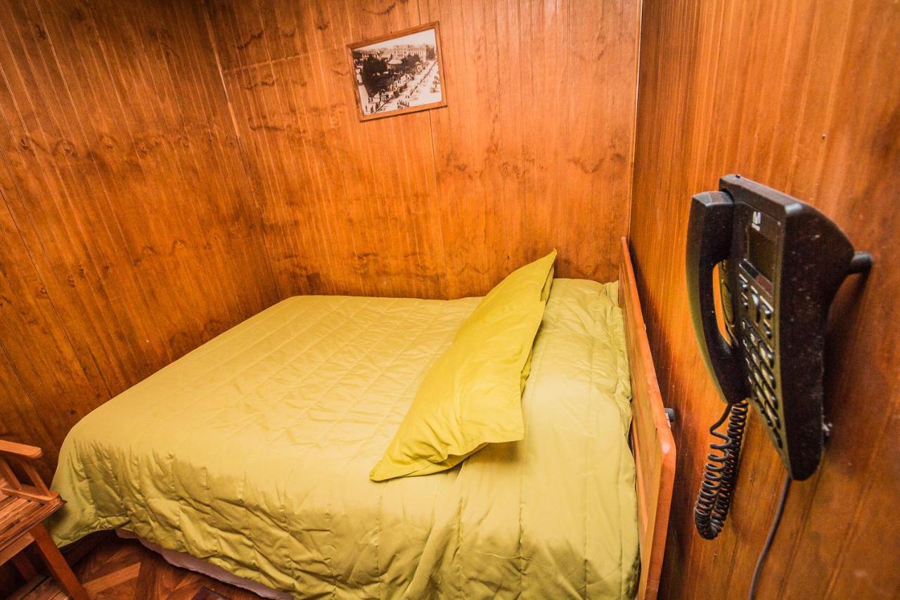 פואנטה ארנס Hostal Chalet Las Violetas מראה חיצוני תמונה