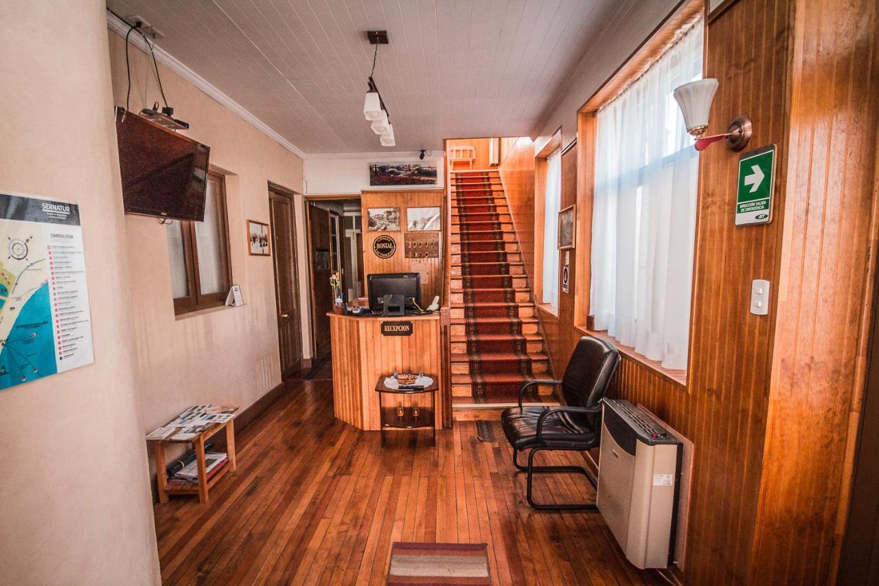פואנטה ארנס Hostal Chalet Las Violetas מראה חיצוני תמונה