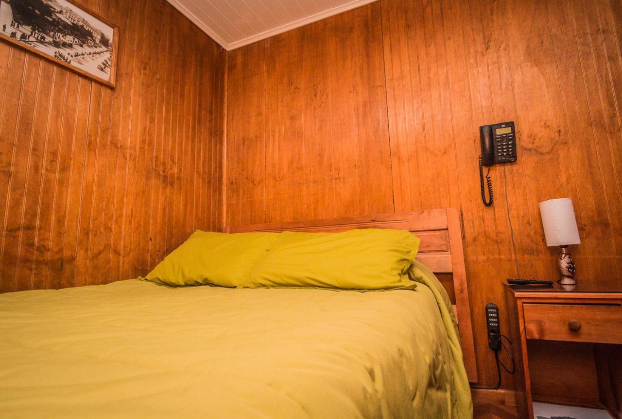 פואנטה ארנס Hostal Chalet Las Violetas מראה חיצוני תמונה